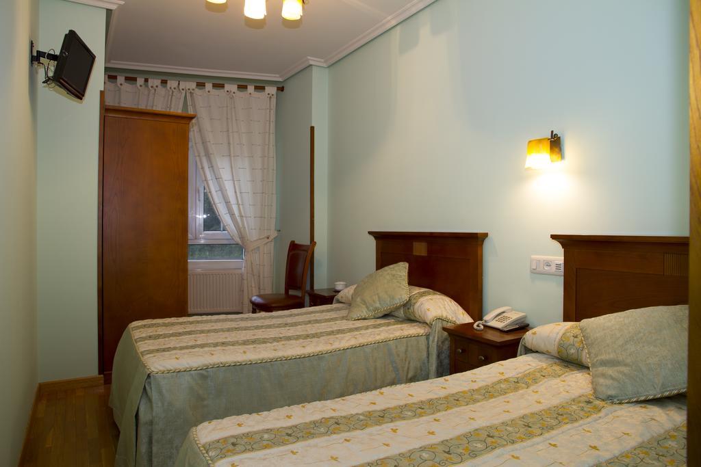 Hotel Los 14 Pravia Zewnętrze zdjęcie