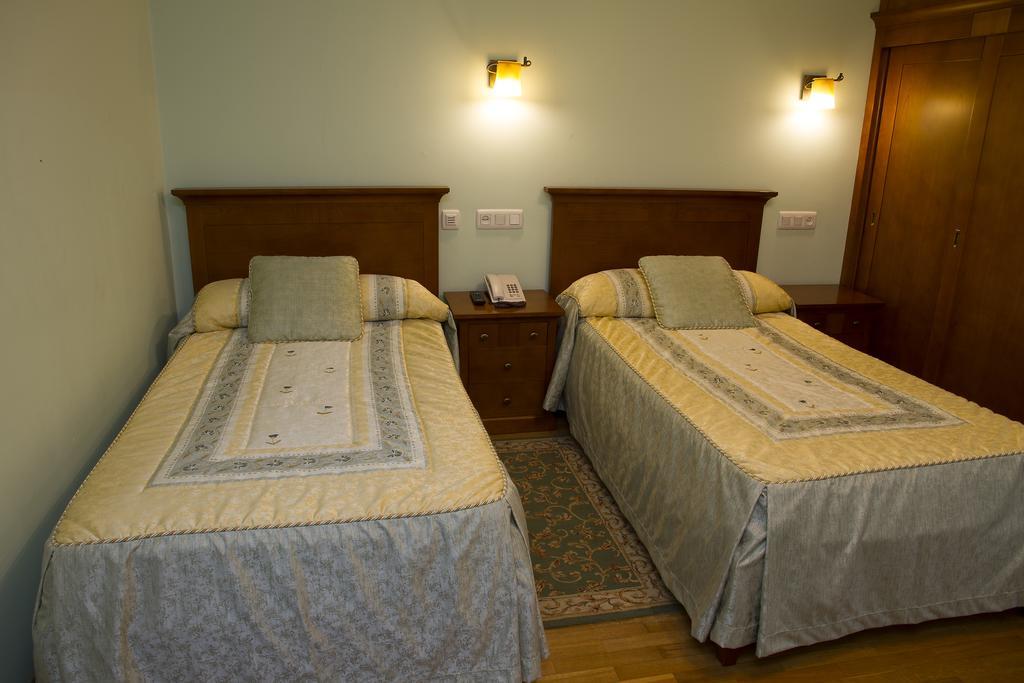 Hotel Los 14 Pravia Zewnętrze zdjęcie