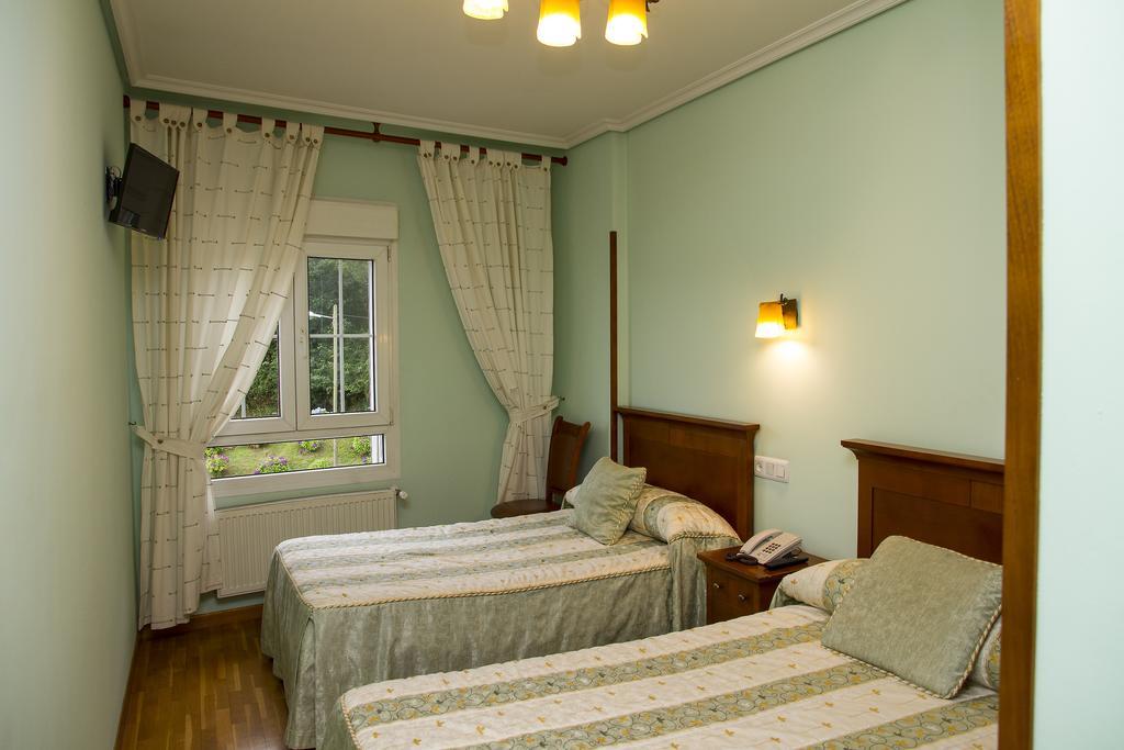 Hotel Los 14 Pravia Zewnętrze zdjęcie