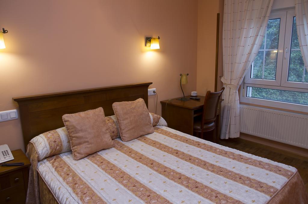 Hotel Los 14 Pravia Zewnętrze zdjęcie