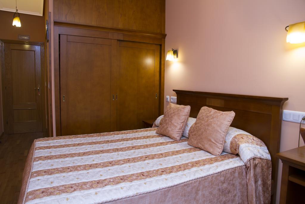 Hotel Los 14 Pravia Zewnętrze zdjęcie
