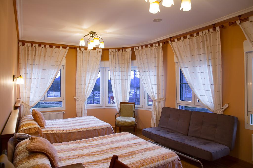 Hotel Los 14 Pravia Zewnętrze zdjęcie