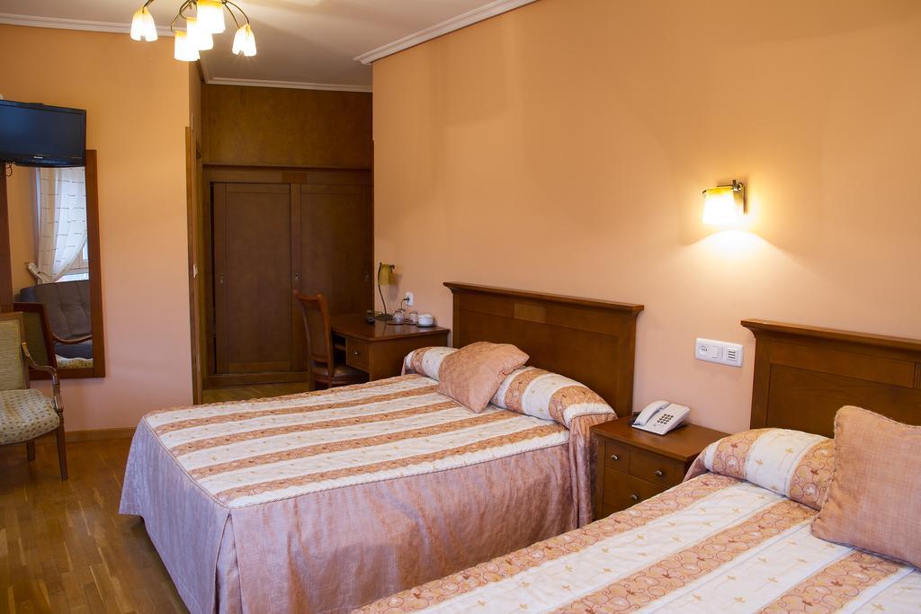 Hotel Los 14 Pravia Zewnętrze zdjęcie
