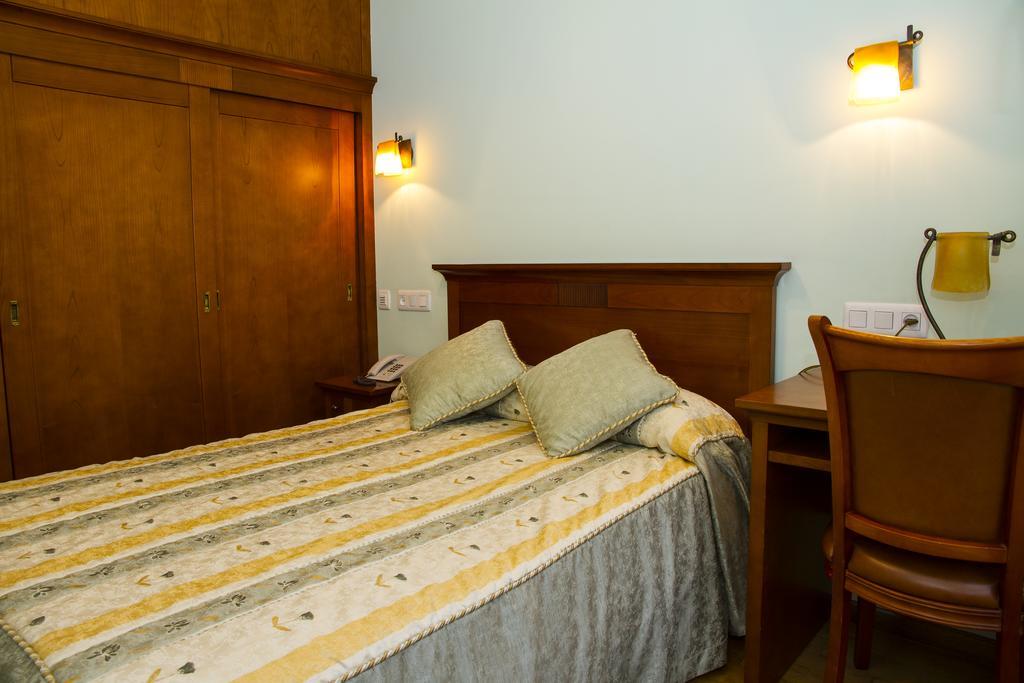 Hotel Los 14 Pravia Zewnętrze zdjęcie