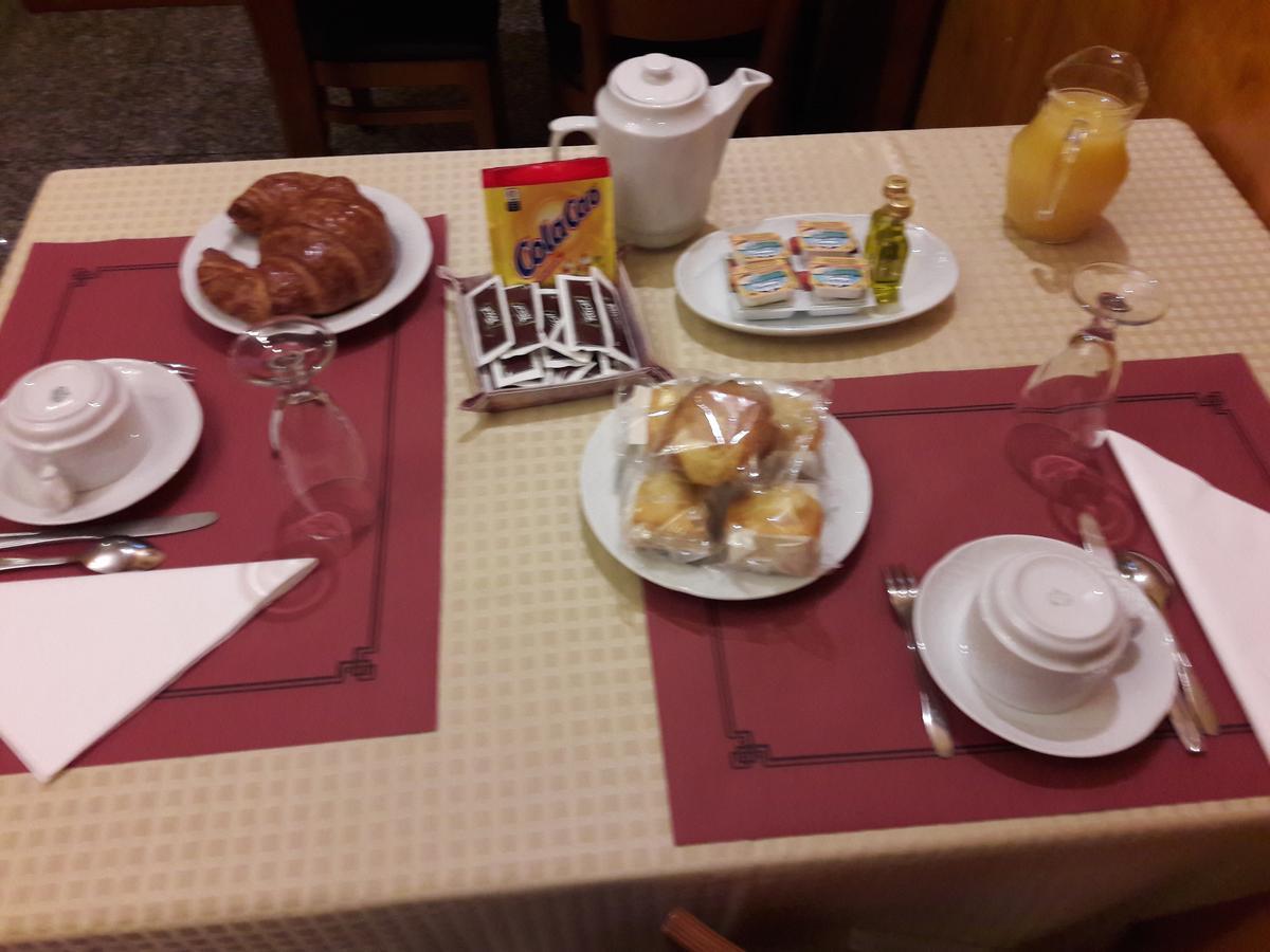 Hotel Los 14 Pravia Zewnętrze zdjęcie