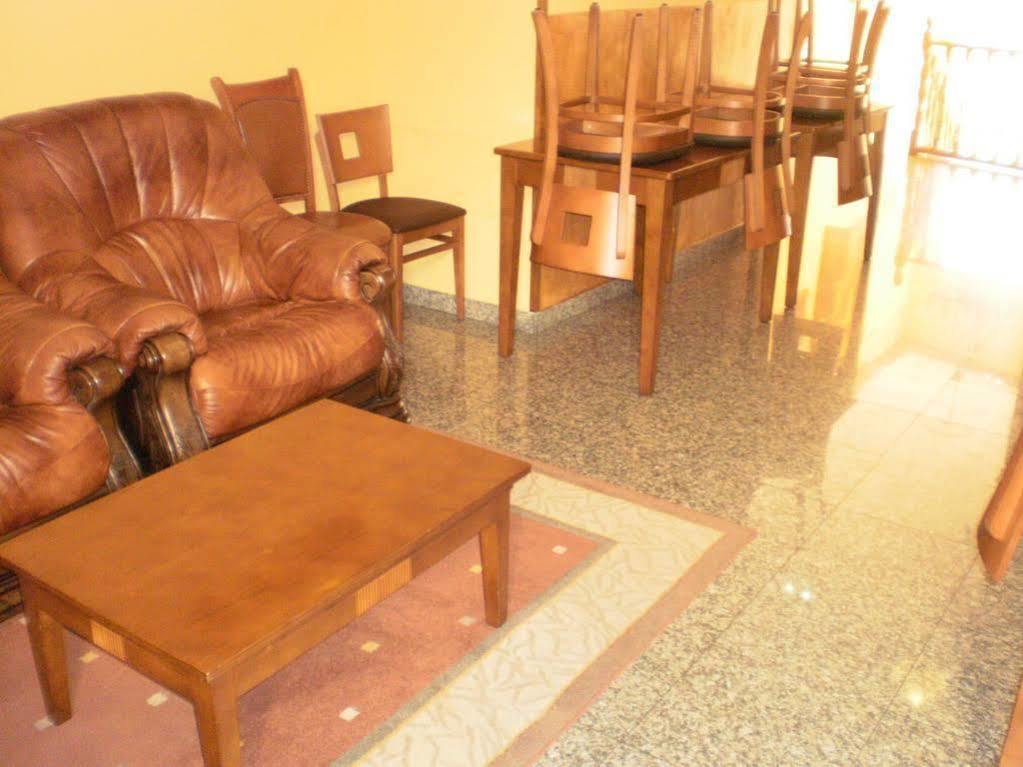 Hotel Los 14 Pravia Zewnętrze zdjęcie